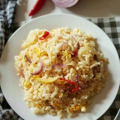 A picture of Eggs & Onions Fried Rice.