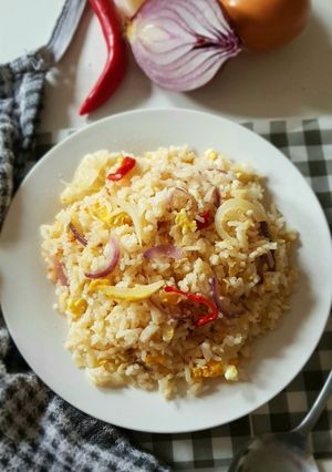 A picture of Eggs & Onions Fried Rice.