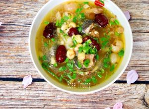 Hình của món Chân Gà Ta Hầm Tứ Bảo.