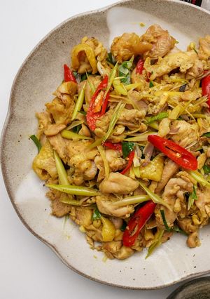 Hình của món Gà xào sả ớt.