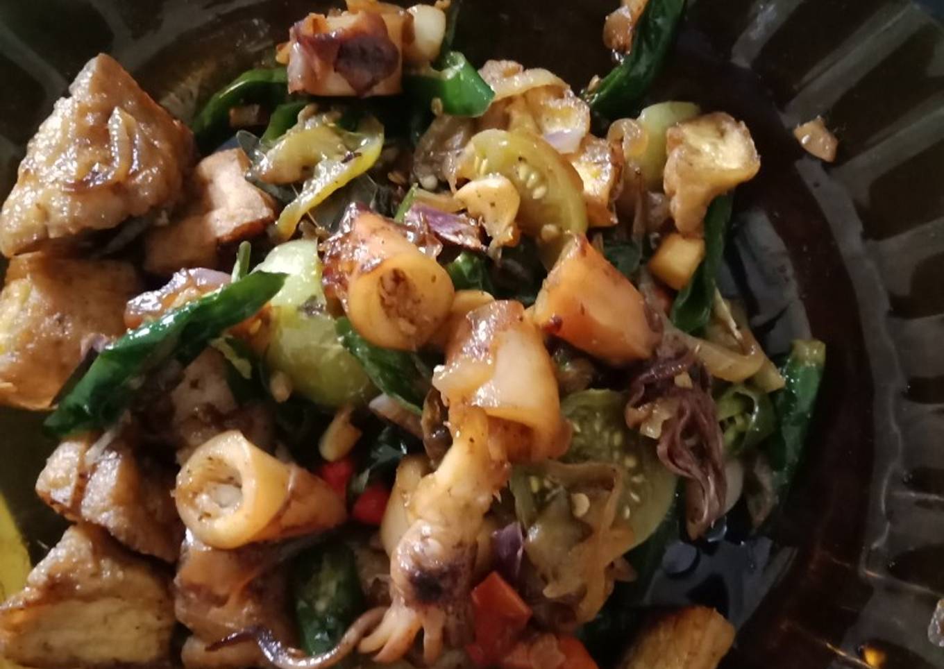 Tumis cumi asin dan tahu masak cabai hijau
