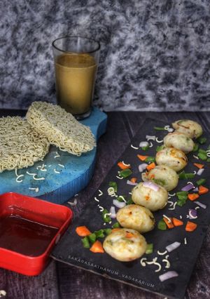 நூடுல்ஸ் குழிப்பணியாரம் (Noodles savoury Paniyaram recipe in tamil) செய்முறை முக்கிய புகைப்படம்