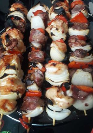 Una foto de Brochettes de pollo o bondiola de cerdo