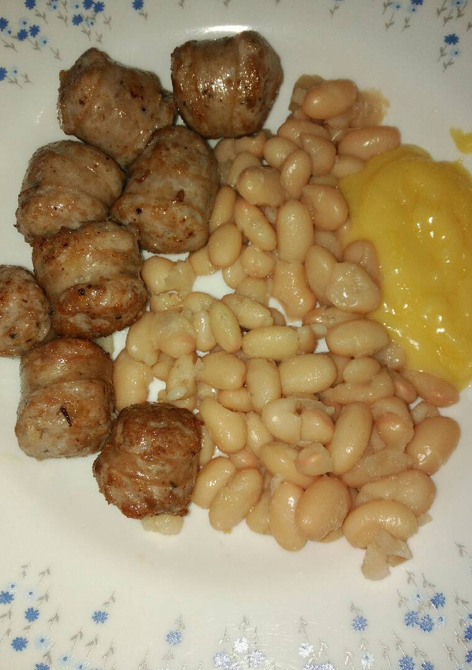 Una foto de Mongetes con butifarra