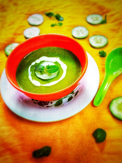 A picture of Cucumber Spinach soup.