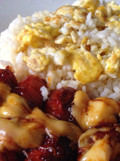 Foto resep Cheesy sausages with butter rice