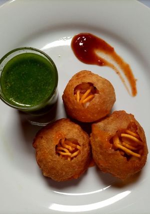 A picture of Spicy gol gappay.