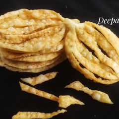 A picture of Crispy Karela Nimki Chaat.