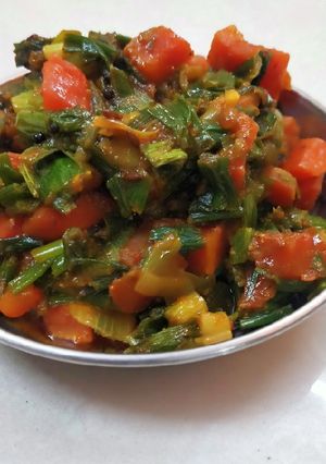 A picture of Green onion carrot vegetable.