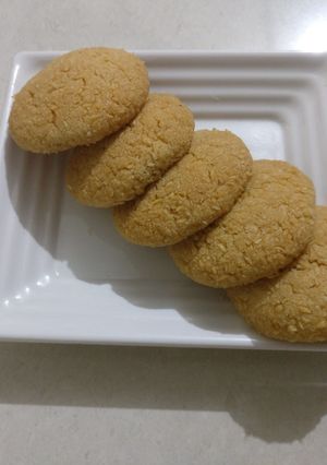 કોપરા ના બિસ્કીટ(Kopra Biscuit Recipe inGujarati) રેસીપી મુખ્ય ફોટો