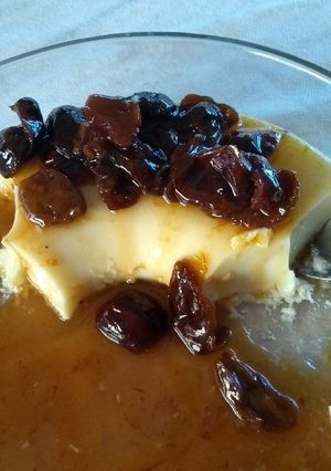 Foto de Manjar de coco com calda de ameixa