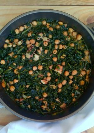 Foto principal de Garbanzos con espinacas y pulpo
