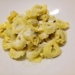 A picture of Tortellini burro e salvia.
