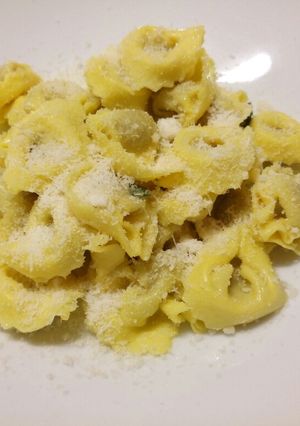 A picture of Tortellini burro e salvia.