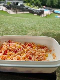 Una foto de Ensalada de arroz fresquita para comer en la pisci