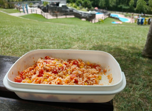 Foto principal de Ensalada de arroz fresquita para comer en la pisci