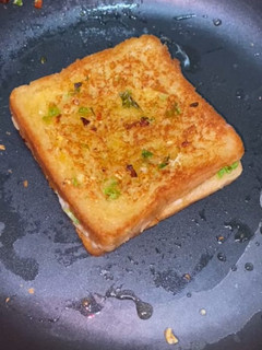 சீஸ் கார்லிக்பிரட்(Cheesy Garlic Bread) செய்முறை முக்கிய புகைப்படம்