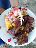 Fritada de cerdo con ensalada CRIOLLA y patacones