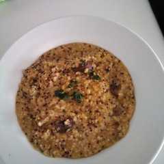 Una foto de Guiso de lentejas rojas con hongos y quinoa