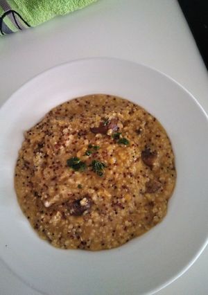 Una foto de Guiso de lentejas rojas con hongos y quinoa