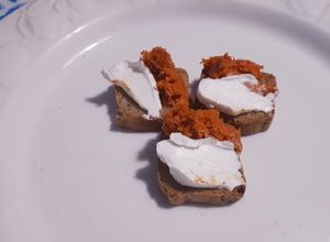 Foto principal de 115. Mini biscotes de queso de cabra y sobrasada