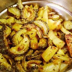 A picture of Karela masala.