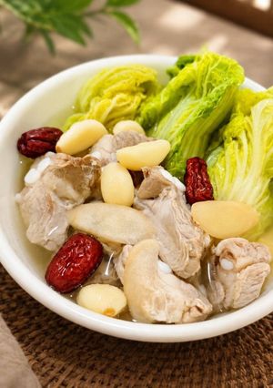 娃娃菜蒜頭排骨湯(簡單料理) 的食譜成品照片