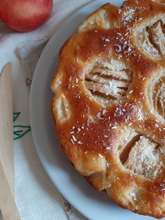 A picture of Apple Cake.