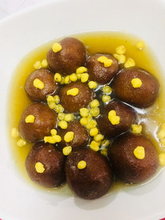 गुलाब जामुन (Gulab Jamun Recipe in Hindi) रेसिपी मुख्य फोटो