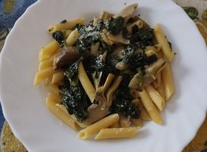 Foto di Pasta con carciofi e spinaci un primo leggero pronto in mezz'ora