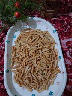 नमकपारे (Namkpare Recipe In Hindi) रेसिपी मुख्य फोटो