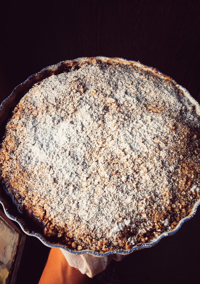 Una foto de Crumble de manzanas y peras