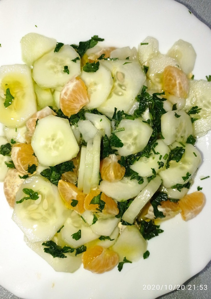 Una foto de Ensalada de pepino con mandarina