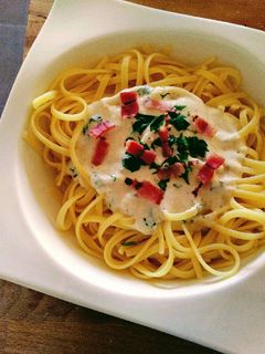 Una foto de Tallarines Alfredo con bacón