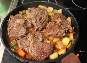Una foto de Bifes a la criolla, solo falta saber el "ispa"