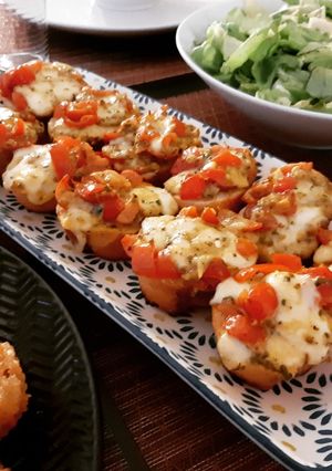 Une photo de Bruschetta Tomates, pesto et Mozza