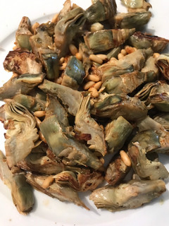 Una foto de Alcachofas con piñones