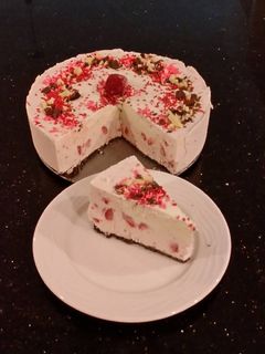 A picture of Frozen Strawberry Cream Pie.