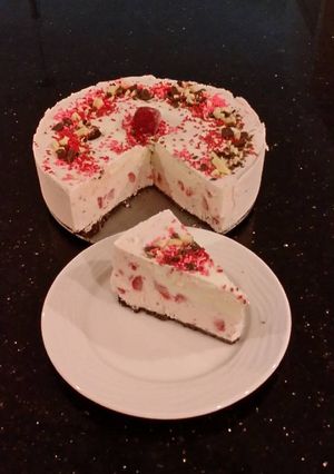 A picture of Frozen Strawberry Cream Pie.