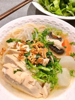 Hình của món Hủ Tíu Ức Gà, Nấm & Rau Củ.