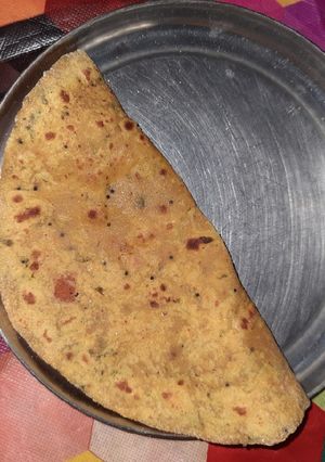 A picture of Dal paratha.