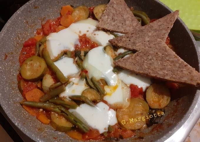 Tris di verdure con mozzarella e pane integrale con avena