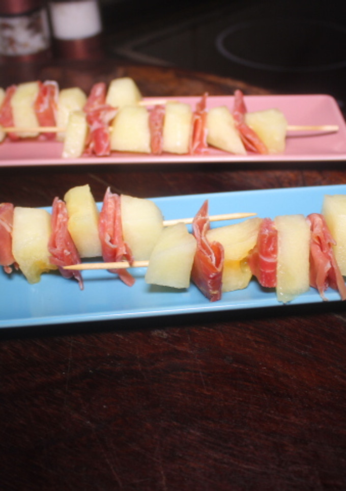 Una foto de Banderillas de melón con jamón