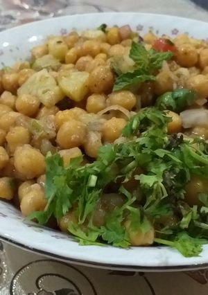 A picture of Channa chaat.