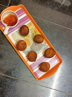 வெஜ் மசாலா பிரட் உருண்டை(bread balls recipe in tamil) செய்முறை முக்கிய புகைப்படம்