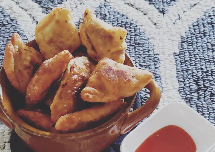 Recipe of Homemade Veg samosa (Indian)