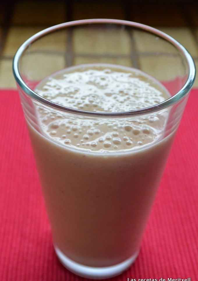 Una foto de Batido de plátano con avena, sin lactosa