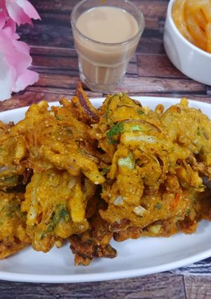 মিক্স ভেজ পকোড়া (mix veg pakoda recipe in bengali) রেসিপির প্রধান ছবি