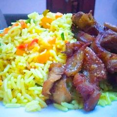 A picture of Fried Rice with Shredded Chicken.