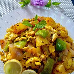 A picture of Egg bhurji potato capsicum mix.
